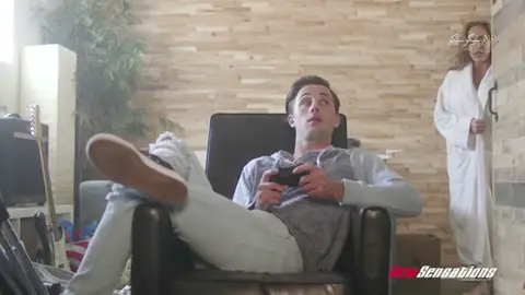 سكس نيك فرسة بطيزها وبزازها الكبيرة روعة على xnxx hd