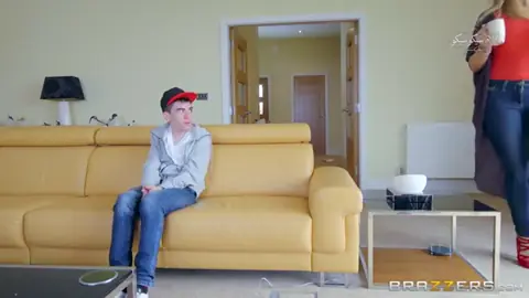 سكس brazzers ابن يفشخ كس امه الجامدة بقوة