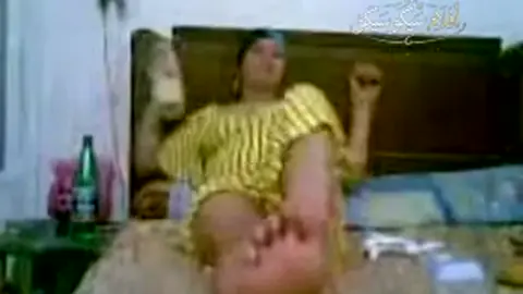 سكس مصري 45 دقيقة نيك ودلع على السرير مع الجار هاني