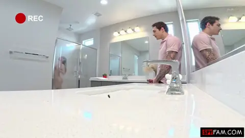 سكس اخوات – اختي العارية تخدع أخاها ليفرغ زبه في كسها
