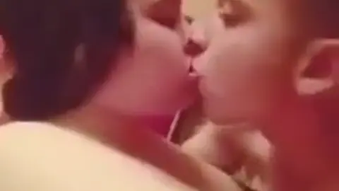سكس مصري ساخن شرموطة محرومة تتناك من صاحب ابنها