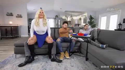 سكس امريكى ساخن يجمع نيك مثير أثناء مشاهدة المباراة