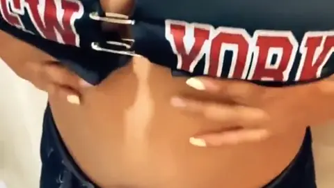 سكس بورنو باكستاني مضيفة طيران في غرفة الاستقبال بإضاءة ممتازة