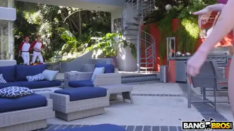 سكس نيك الجارة بعنف من شابين