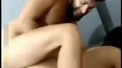 سكس عربي جديد ينيك بنتين شراميط ويخليهم يصرخوا