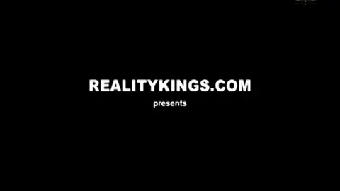 سكس ميلف جامدة تتناك على السرير بمتعة في افلام بورنو HD