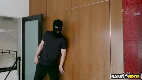 سكس فيفي عبده تتناك بقوة وتمص الزب على السرير