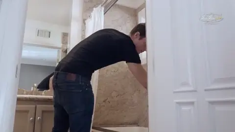 سكس امهات نيك الام الهايجة في الحمام من زب ابنها العنيف