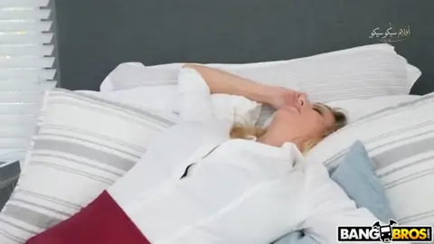 نيك امهات يتجسس فيه الابن على امه وهي تمارس العادة ثم ينكحها