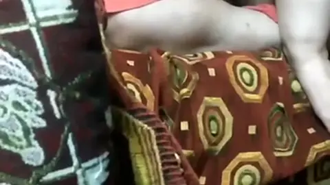سكس ديوث عفوي ينيك كس أمه وخالته